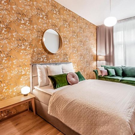 Turnkey I Main Bus Station Apartments Прага Экстерьер фото